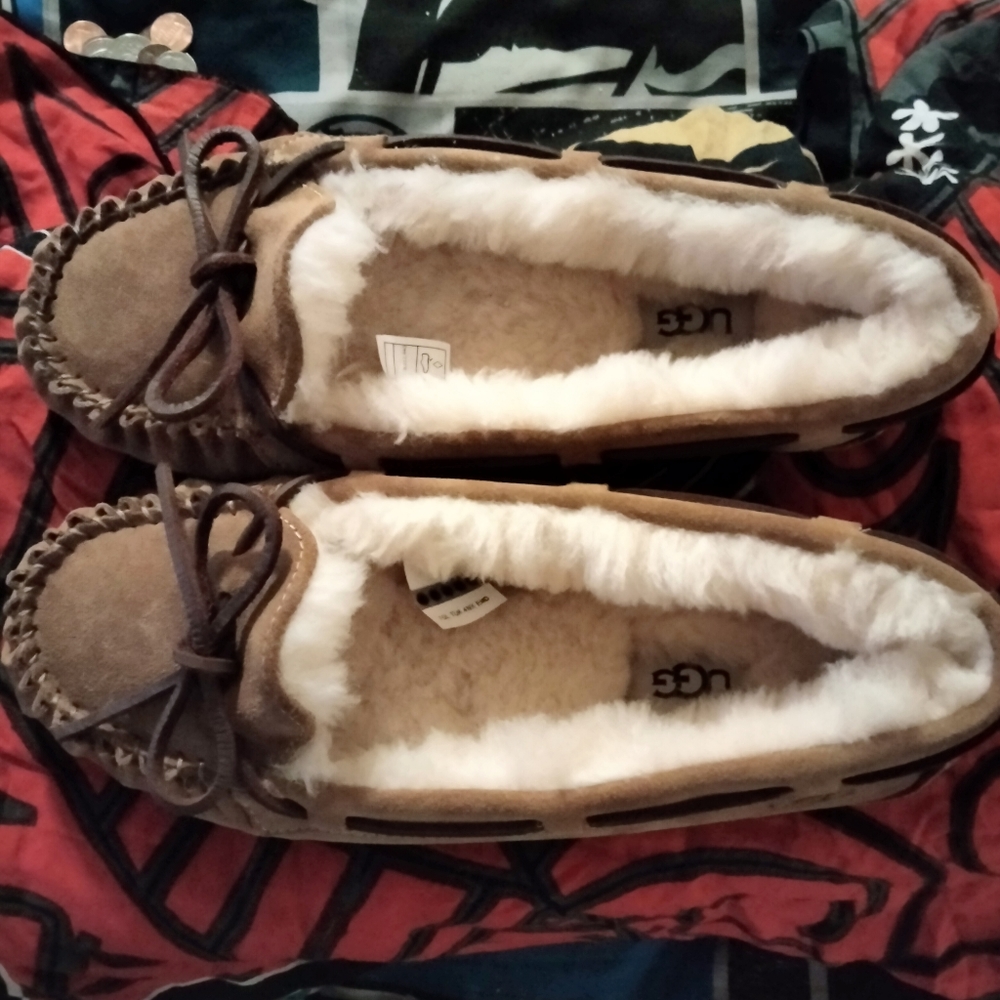 **NEW** Ugg Dakota Suede Moccasin Slippers